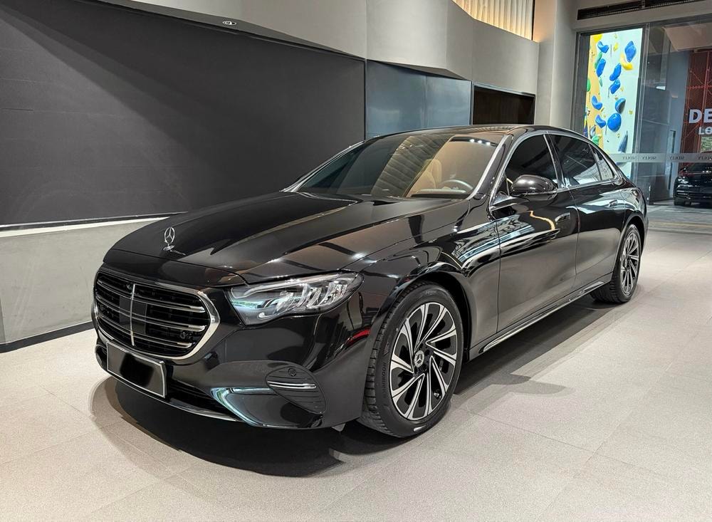 Mercedes-Benz E-Class 2024 — фото автомобиля