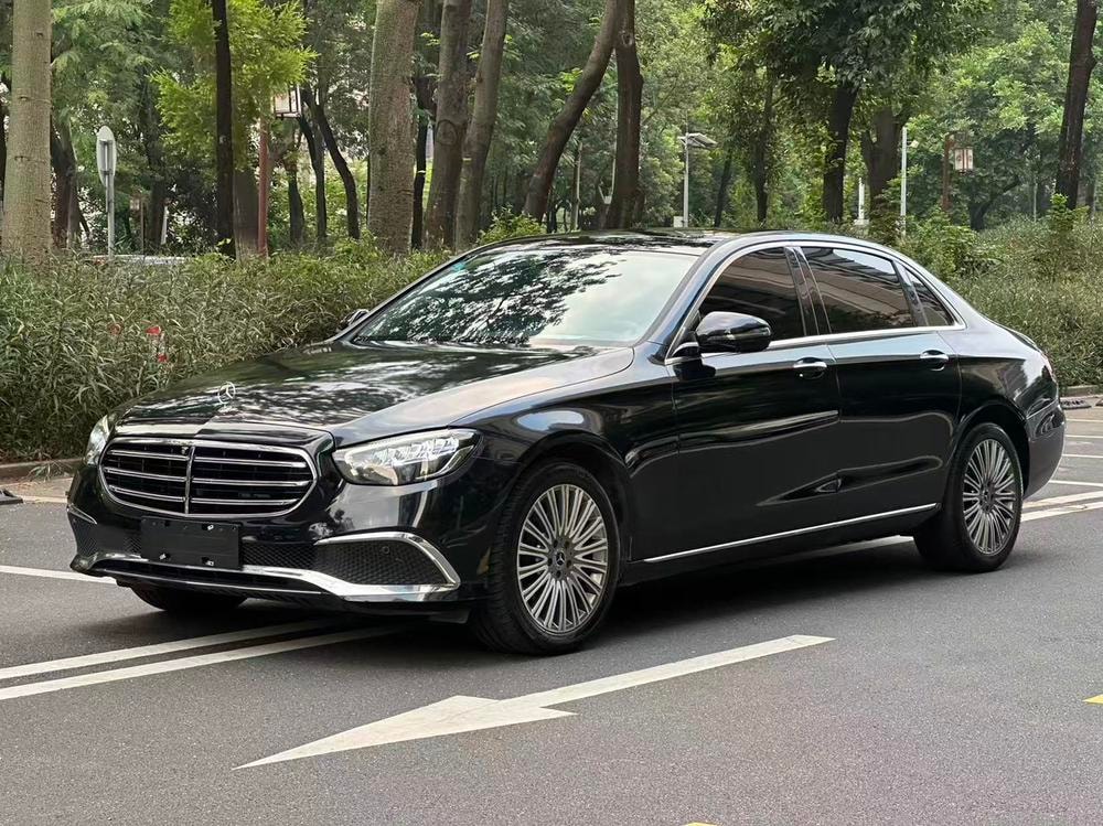 Mercedes-Benz E-Class 2021 — фото автомобиля