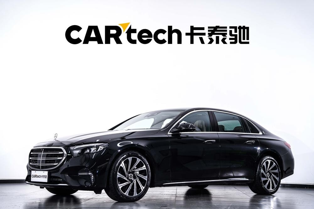 Mercedes-Benz E-Class 2025 — фото автомобиля 1