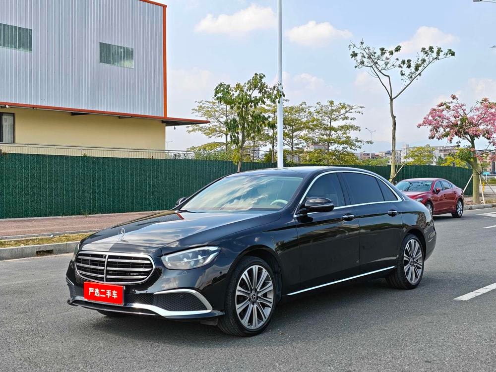 Mercedes-Benz E-Class 2021 — фото автомобиля