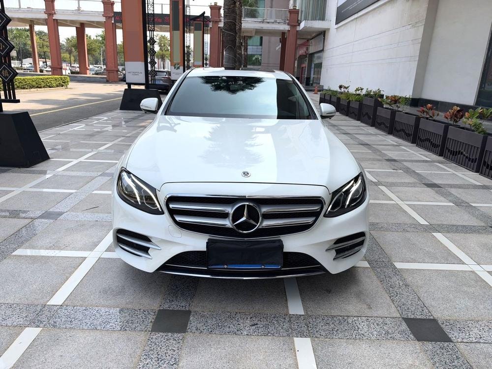 Mercedes-Benz E-Class 2018 — фото автомобиля