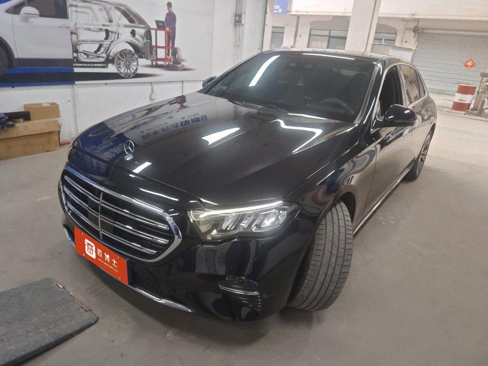 Mercedes-Benz E-Class 2025 — фото автомобиля 1