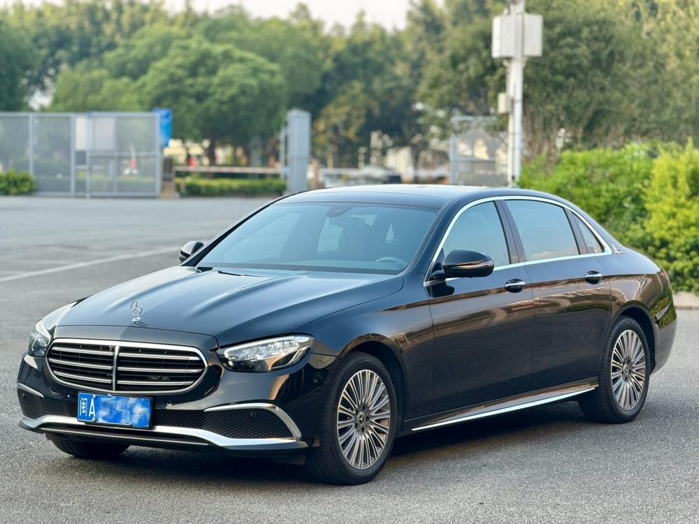 Mercedes-Benz E-Class 2021 — фото автомобиля