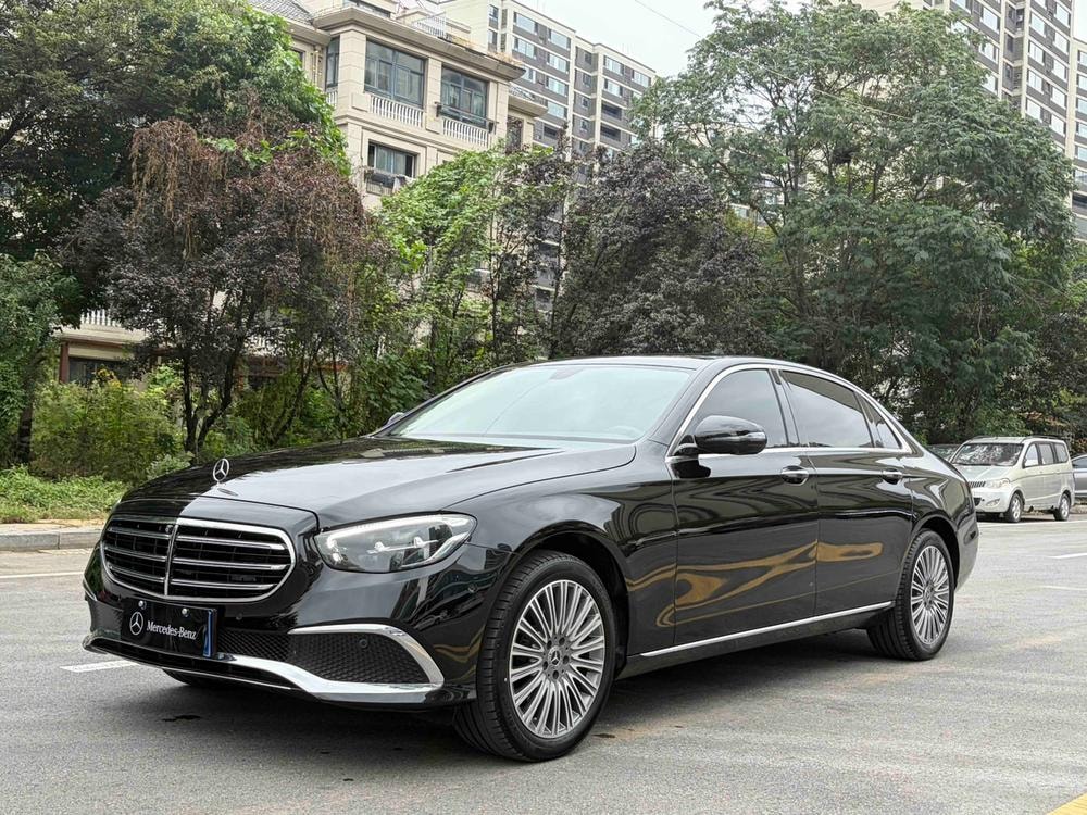 Mercedes-Benz E-Class 2022 — фото автомобиля