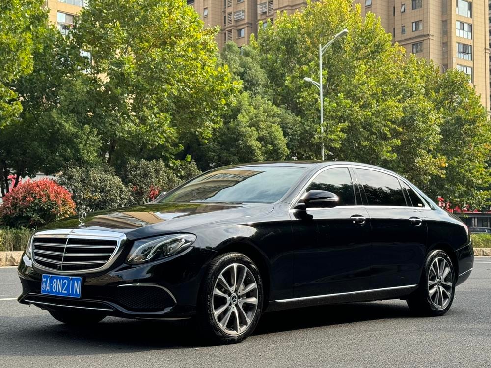 Mercedes-Benz E-Class 2019 — фото автомобиля