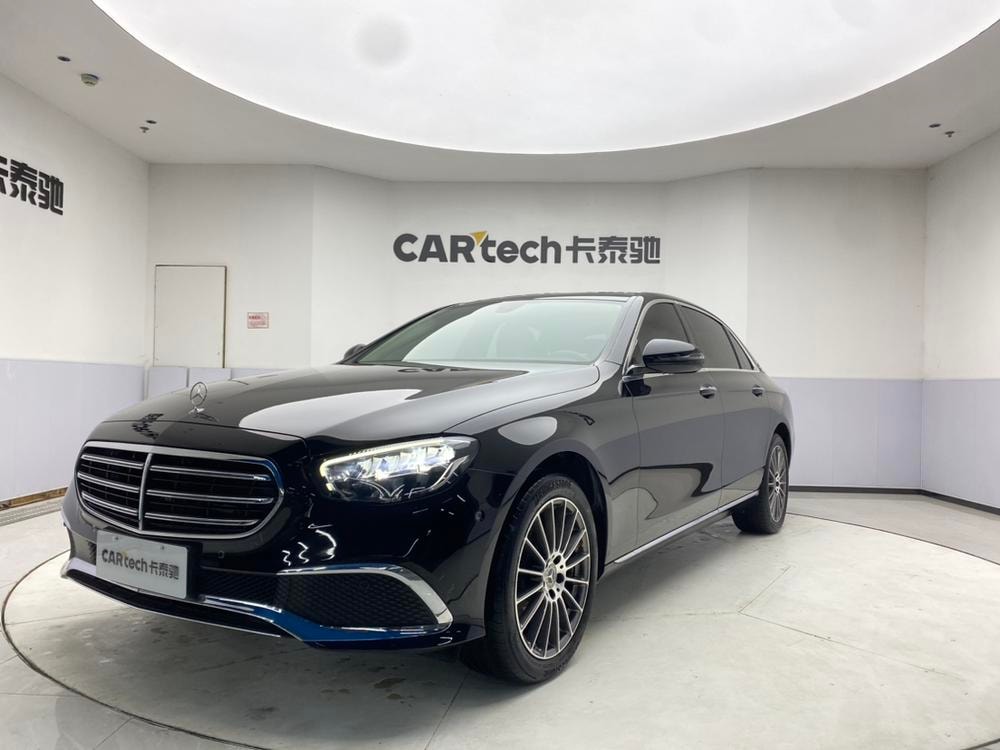 Mercedes-Benz E-Class 2023 — фото автомобиля