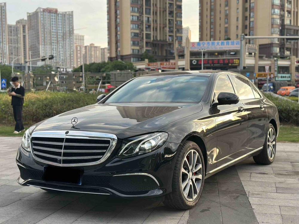 Mercedes-Benz E-Class 2017 — фото автомобиля