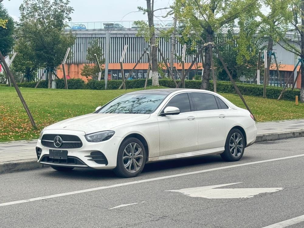 Mercedes-Benz E-Class 2021 — фото автомобиля