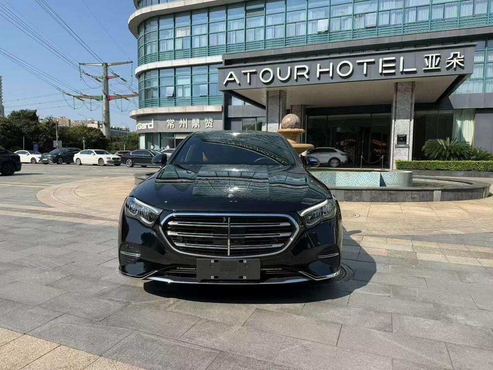 Mercedes-Benz E-Class 2024 — фото автомобиля 1