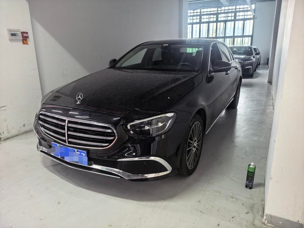 Mercedes-Benz E-Class 2023 — фото автомобиля