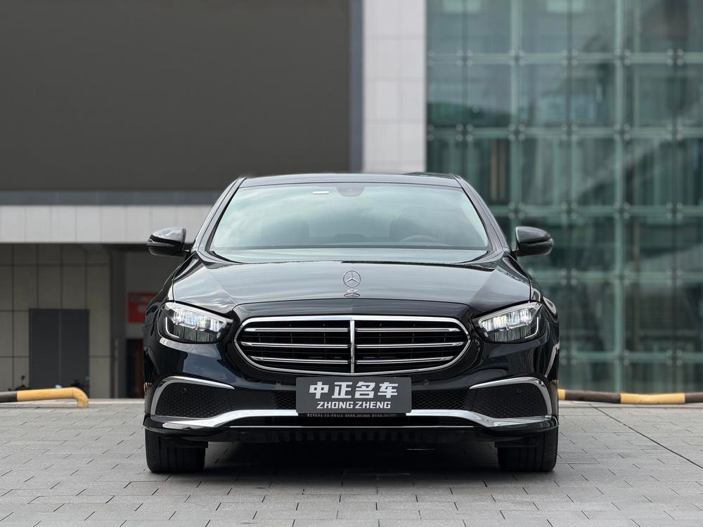 Mercedes-Benz E-Class 2022 — фото автомобиля