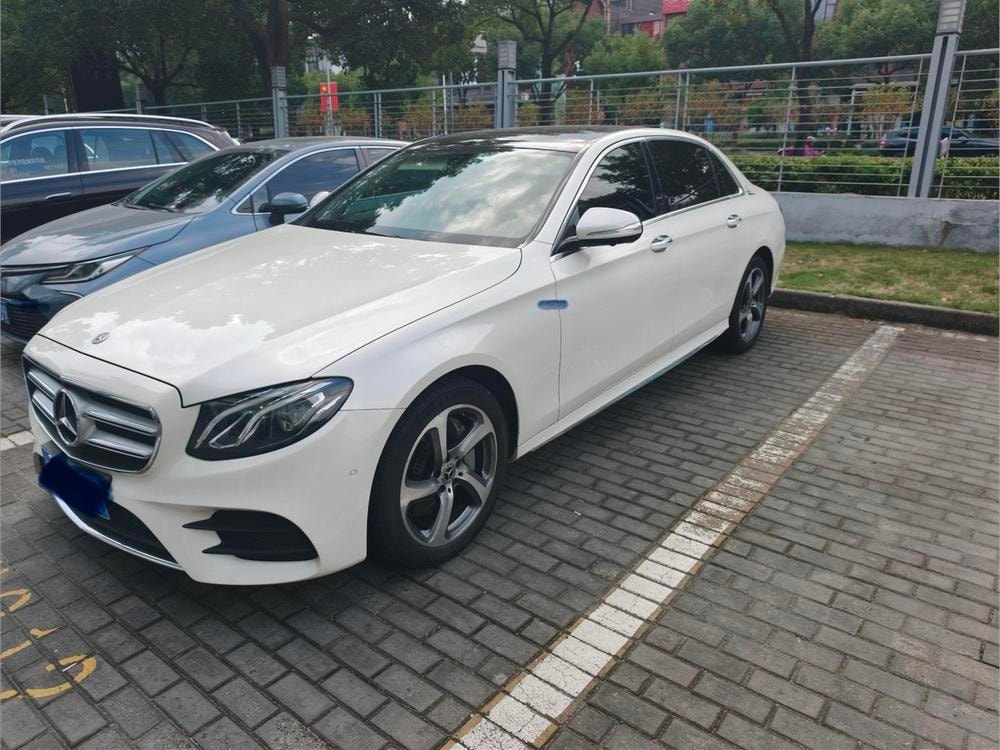 Mercedes-Benz E-Class 2019 — фото автомобиля