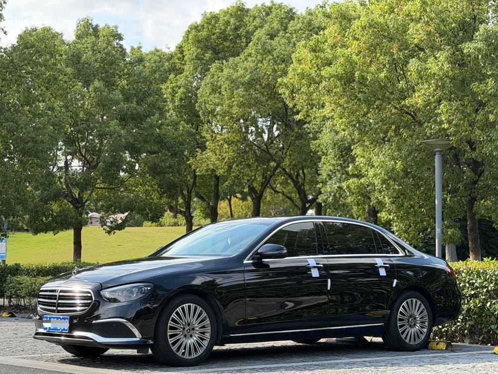 Mercedes-Benz E-Class 2021 — фото автомобиля