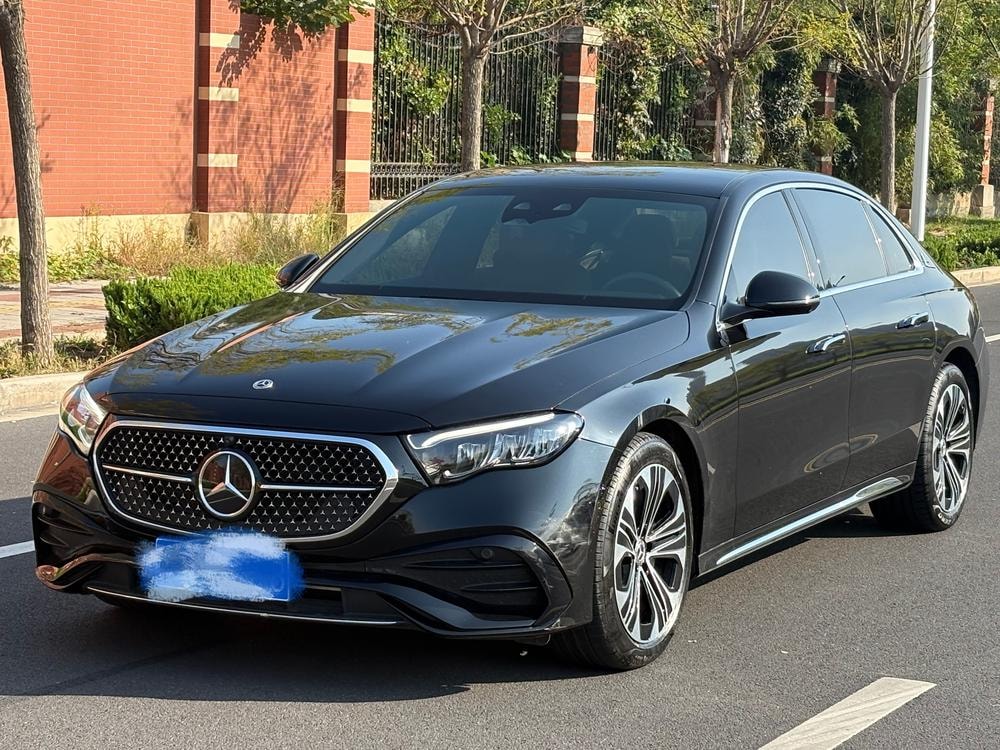 Mercedes-Benz E-Class 2024 — фото автомобиля