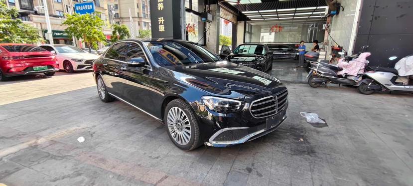 Mercedes-Benz E-Class 2021 — фото автомобиля