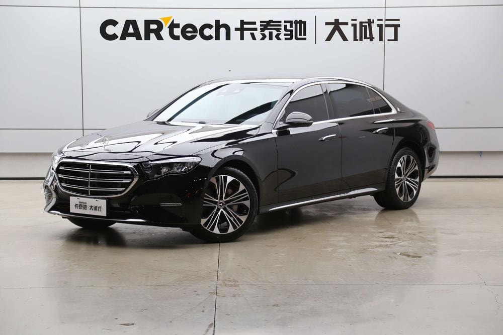 Mercedes-Benz E-Class 2025 — фото автомобиля 1