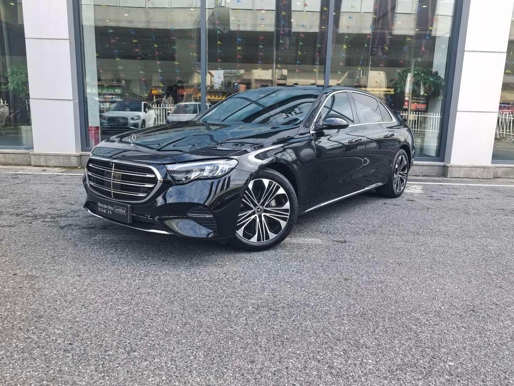 Mercedes-Benz E-Class 2026 — фото автомобиля