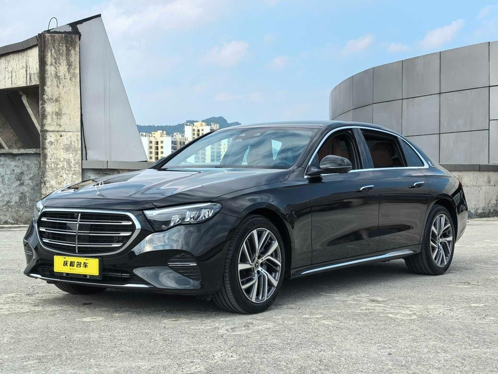Mercedes-Benz E-Class 2025 — фото автомобиля