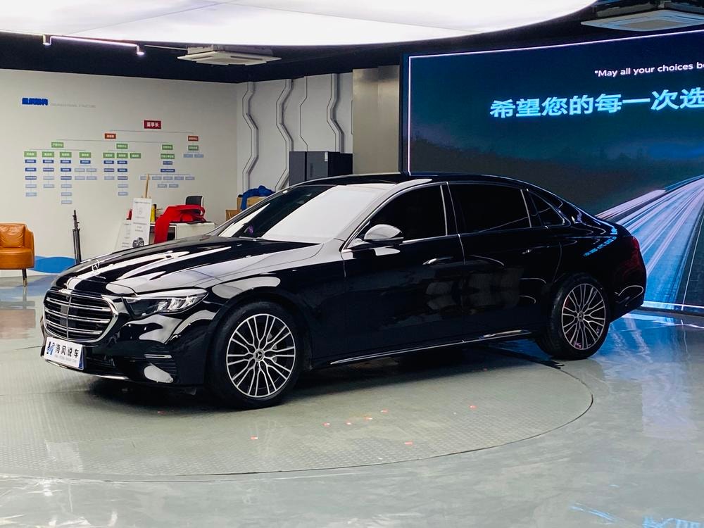 Mercedes-Benz E-Class 2024 — фото автомобиля