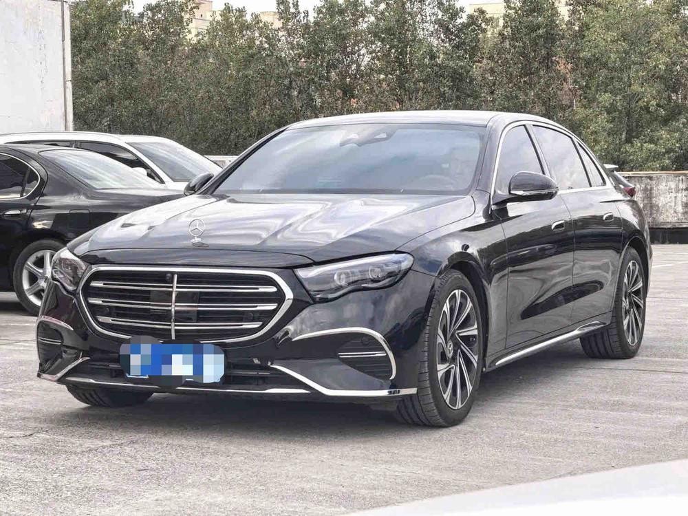 Mercedes-Benz E-Class 2024 — фото автомобиля