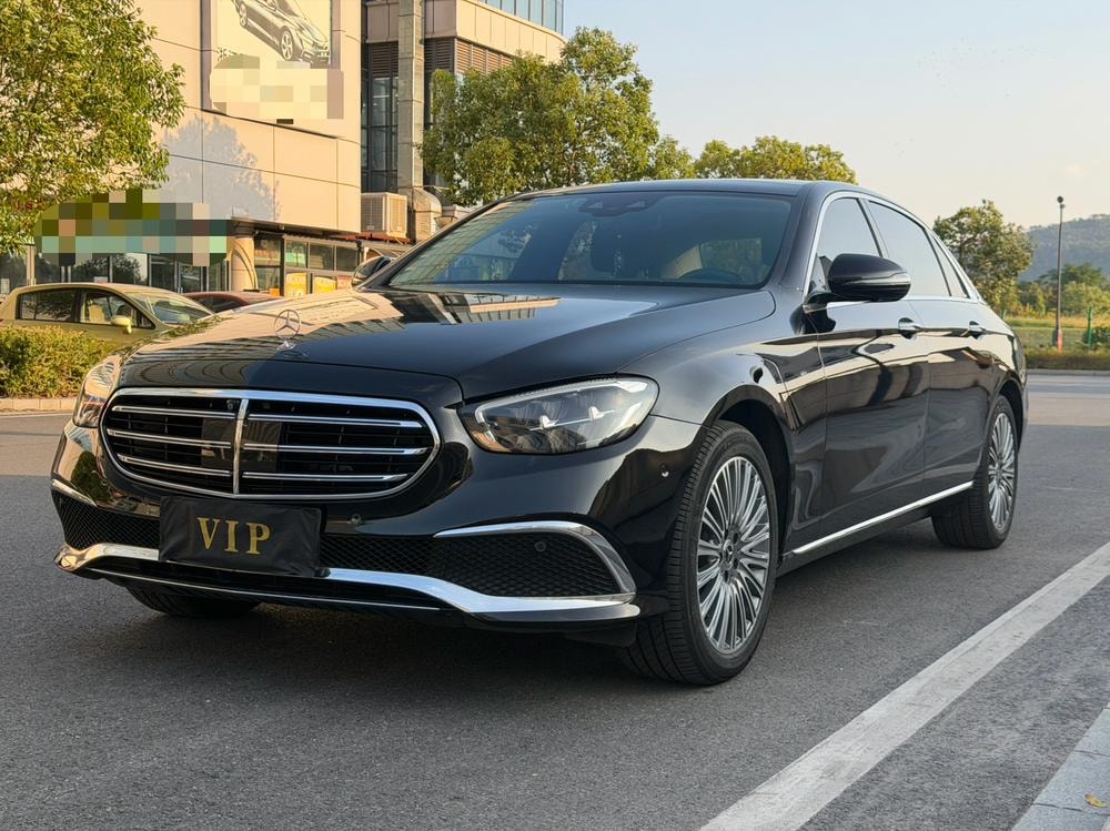 Mercedes-Benz E-Class 2022 — фото автомобиля