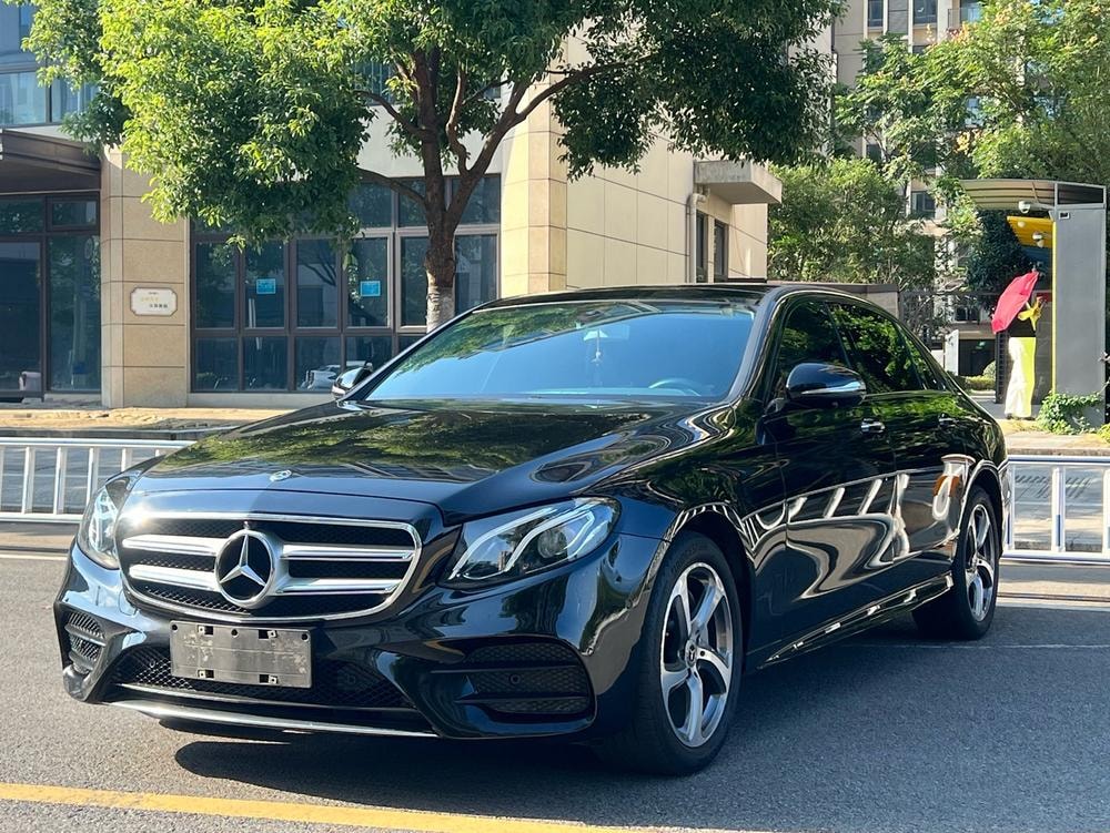 Mercedes-Benz E-Class 2019 — фото автомобиля