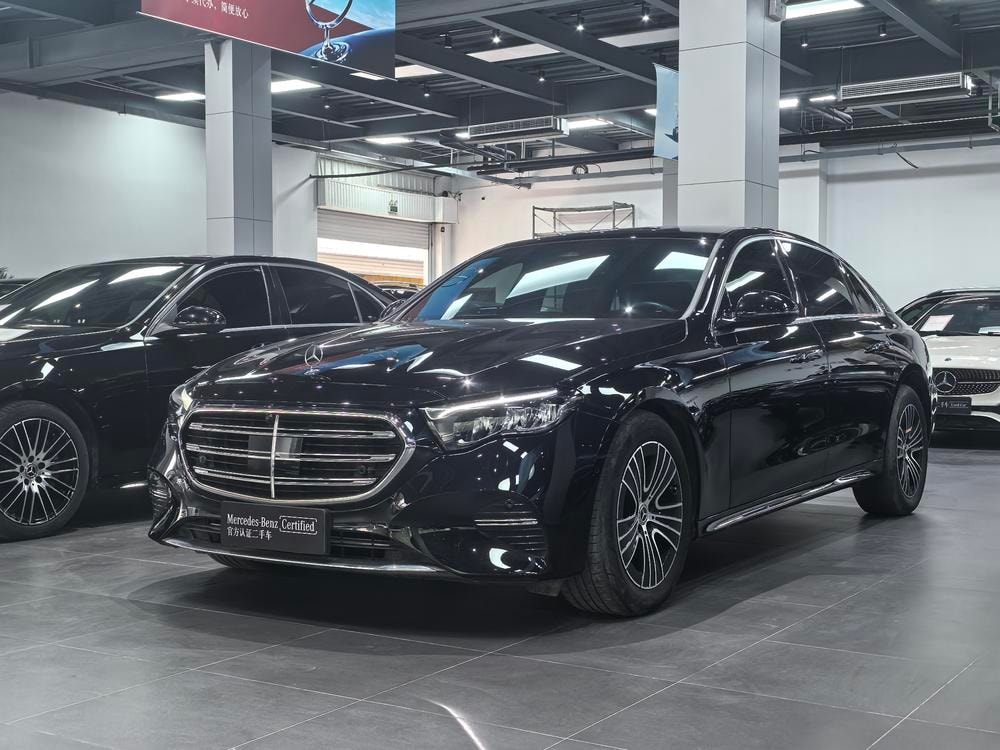 Mercedes-Benz E-Class 2024 — фото автомобиля 1