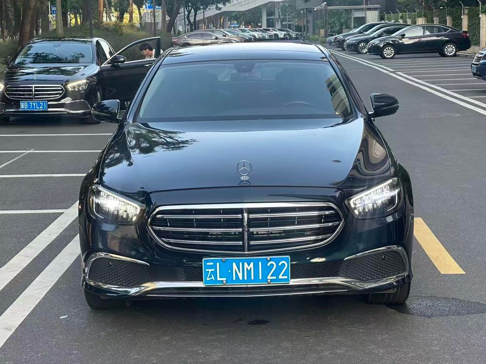 Mercedes-Benz E-Class 2022 — фото автомобиля
