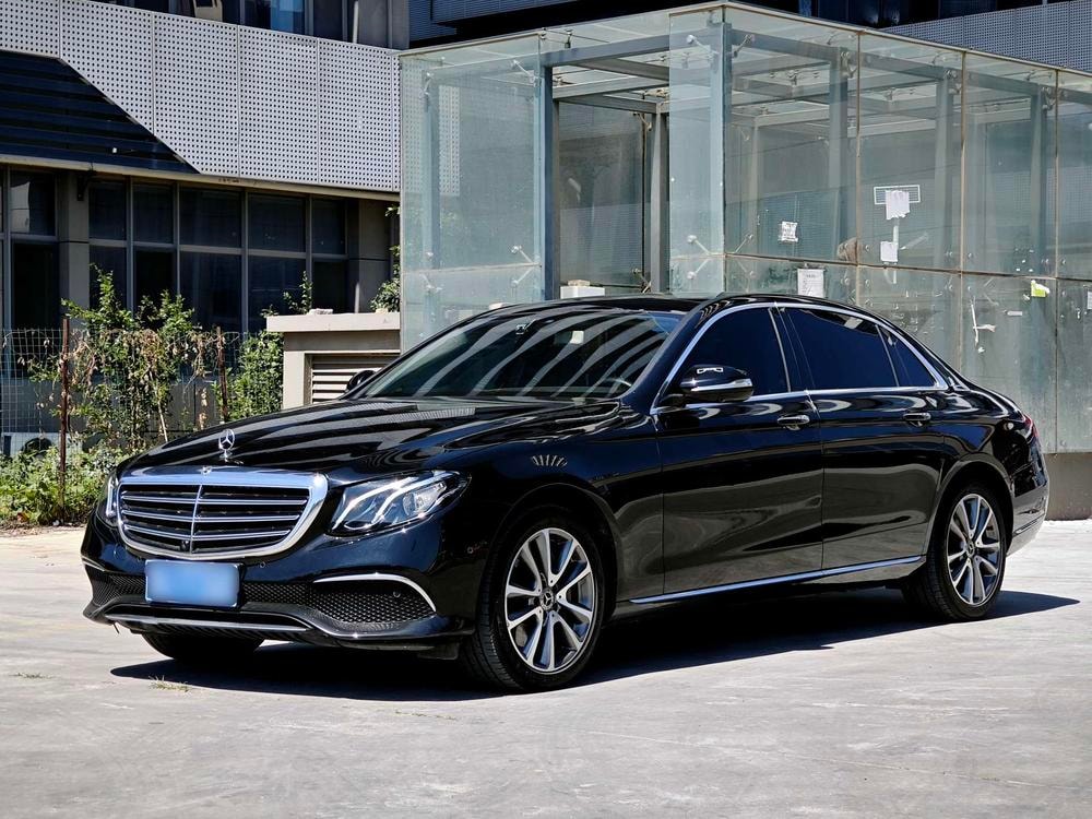 Mercedes-Benz E-Class 2019 — фото автомобиля