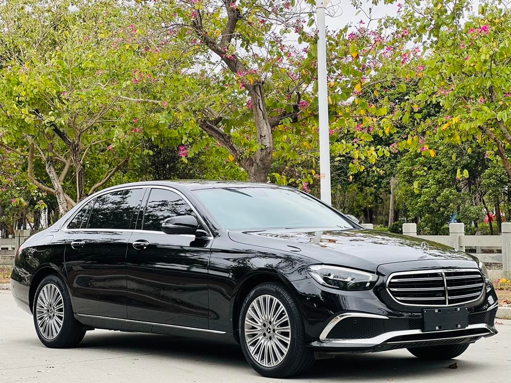 Mercedes-Benz E-Class 2022 — фото автомобиля 1