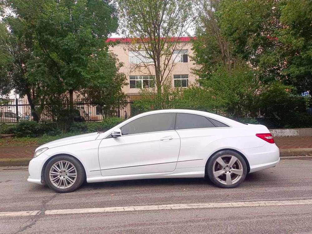 Mercedes-Benz E-Class (Import) 2012 — фото автомобиля