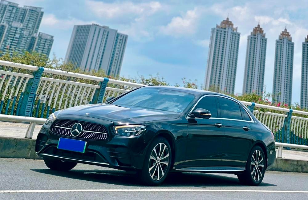 Mercedes-Benz E-Class PHEV 2022 — фото автомобиля 1