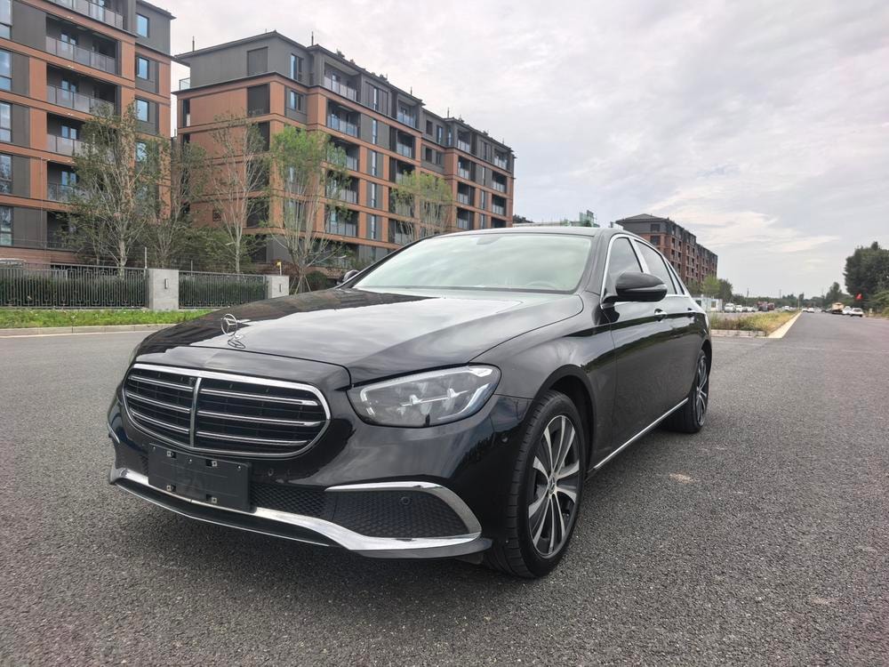Mercedes-Benz E-Class PHEV 2022 — фото автомобиля 1