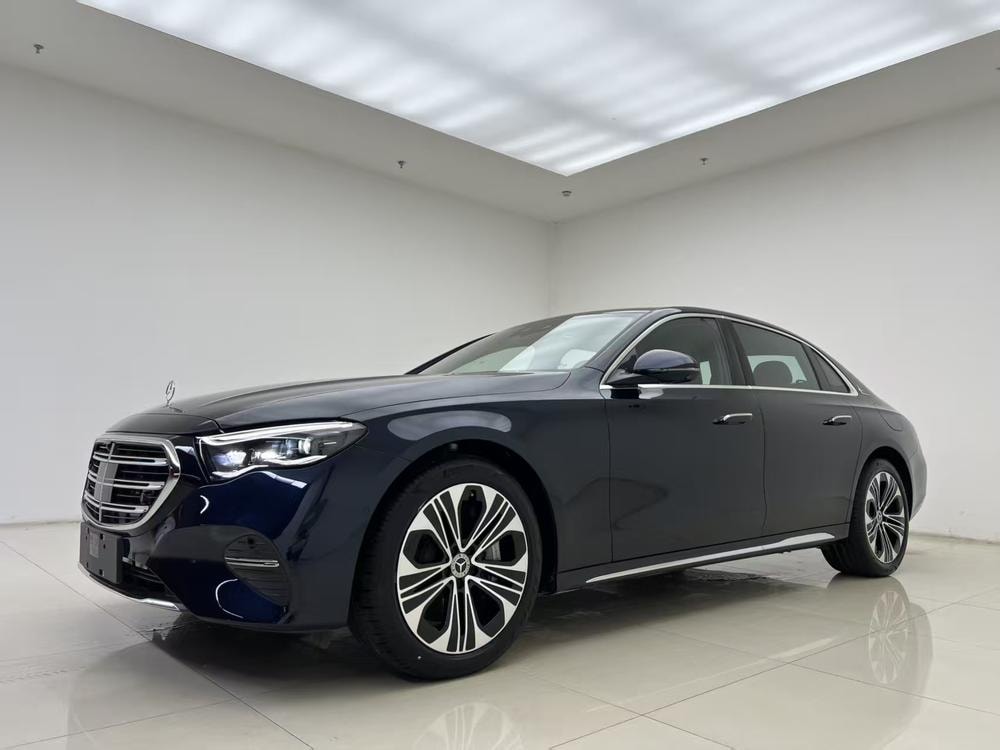 Mercedes-Benz E-Class PHEV 2024 — фото автомобиля