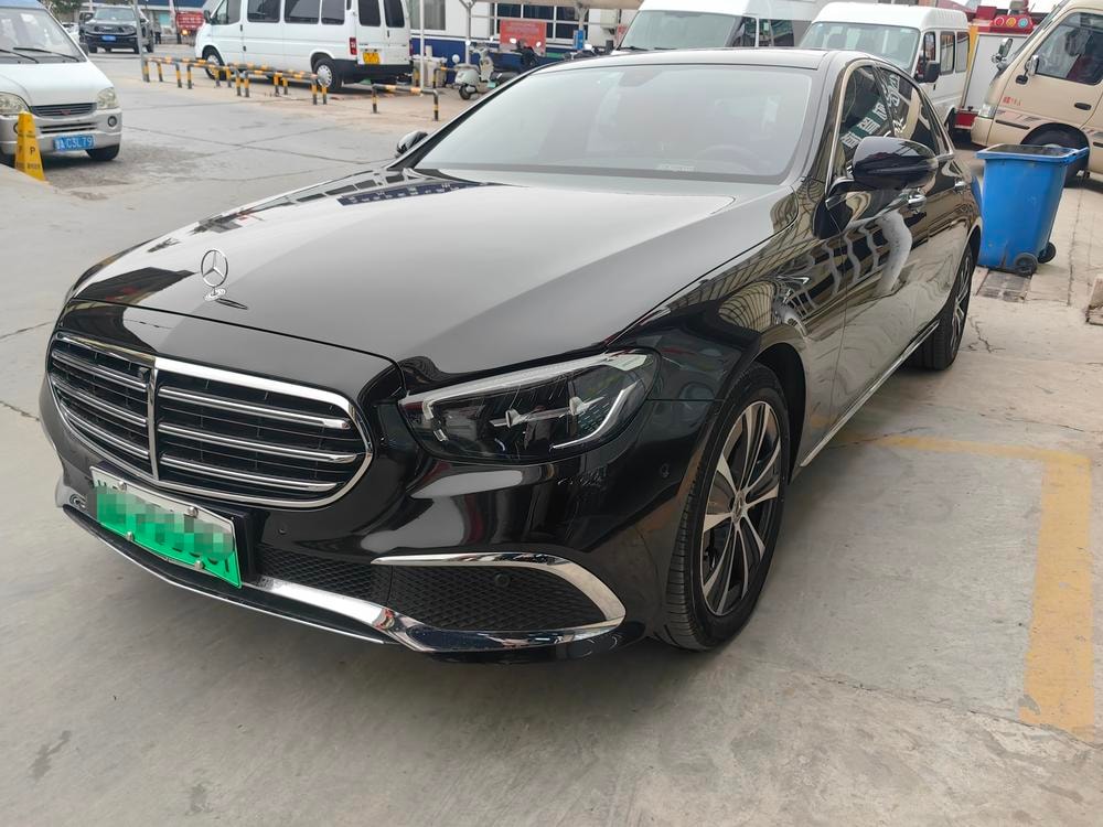 Mercedes-Benz E-Class PHEV 2023 — фото автомобиля