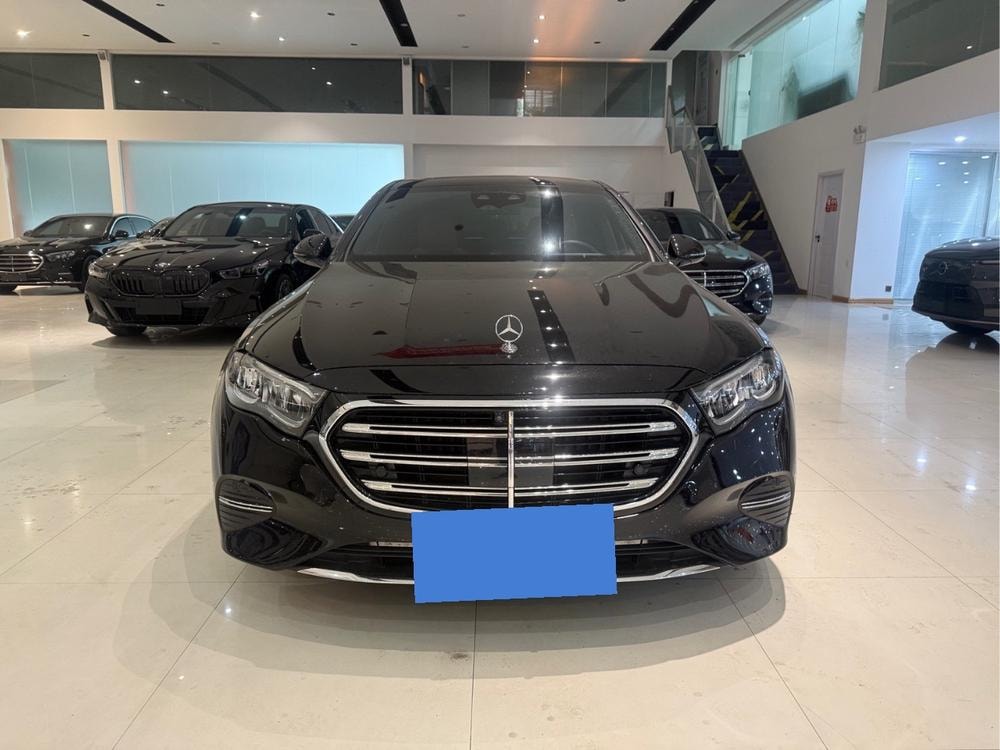 Mercedes-Benz E-Class PHEV 2024 — фото автомобиля