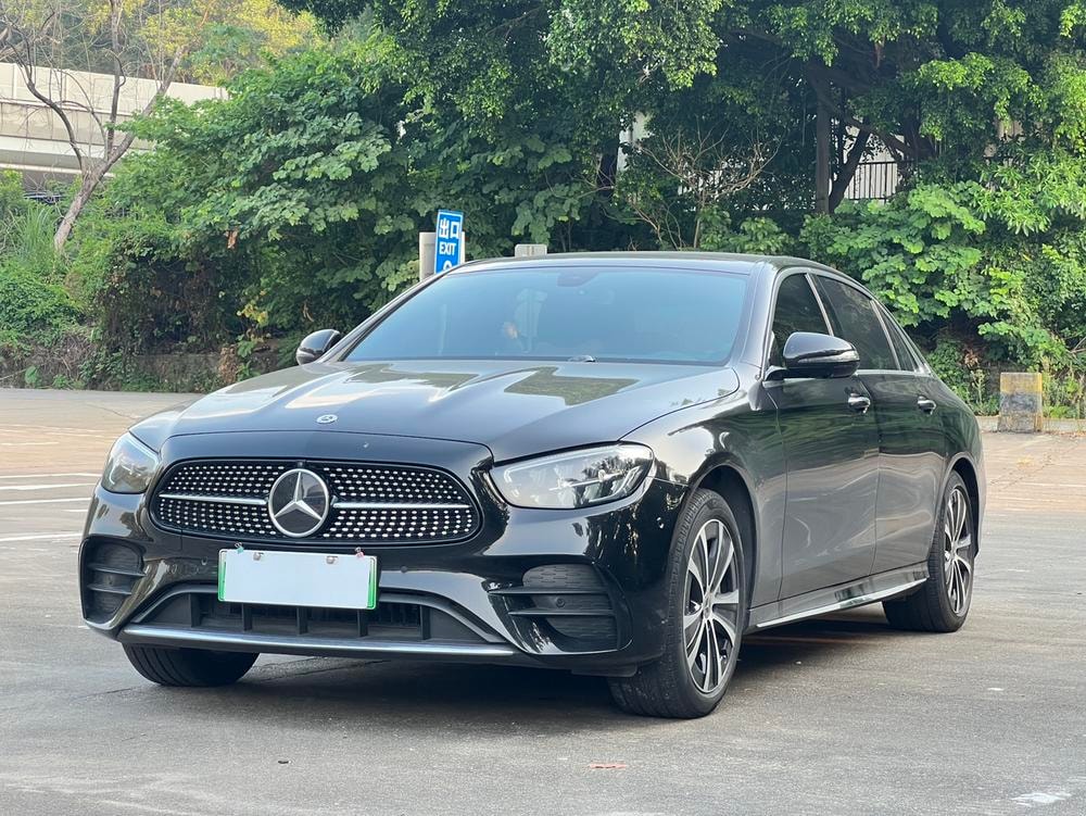 Mercedes-Benz E-Class PHEV 2022 — фото автомобиля 1