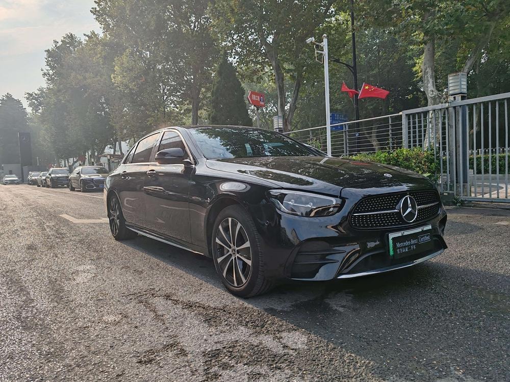 Mercedes-Benz E-Class PHEV 2022 — фото автомобиля
