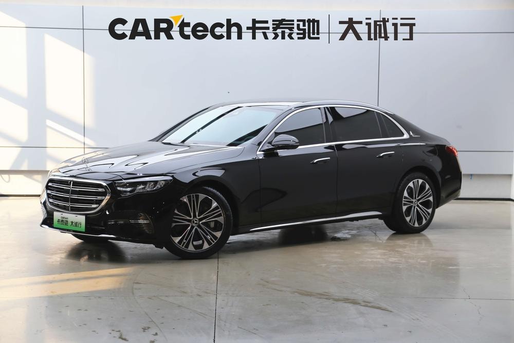 Mercedes-Benz E-Class PHEV 2024 — фото автомобиля