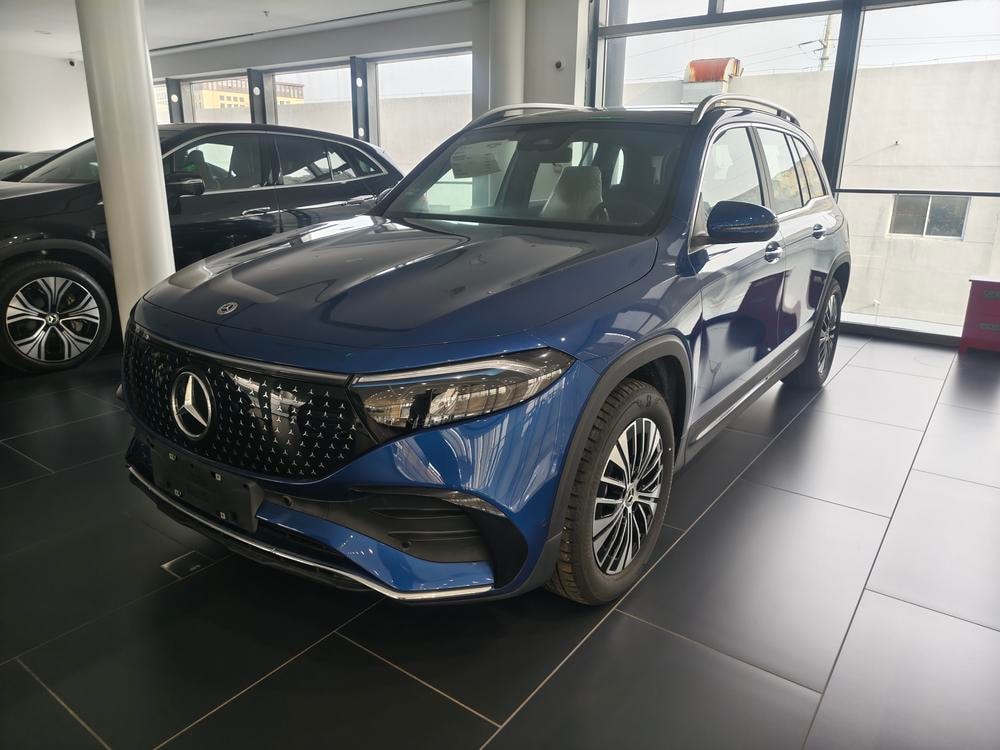 Mercedes-Benz EQB 2025 — фото автомобиля