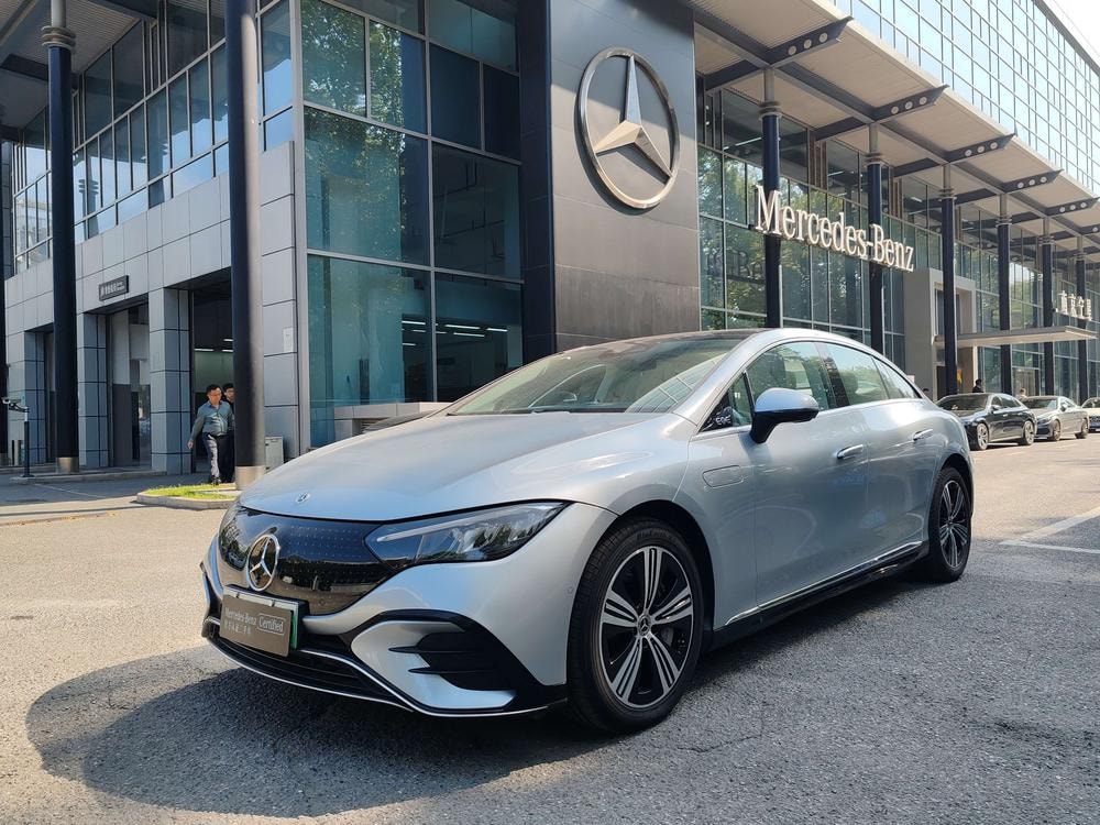 Mercedes-Benz EQE 2025 — фото автомобиля
