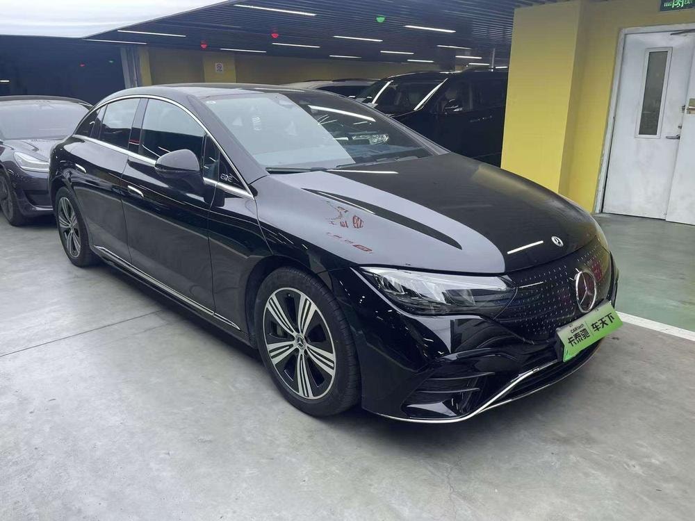 Mercedes-Benz EQE 2025 — фото автомобиля 1