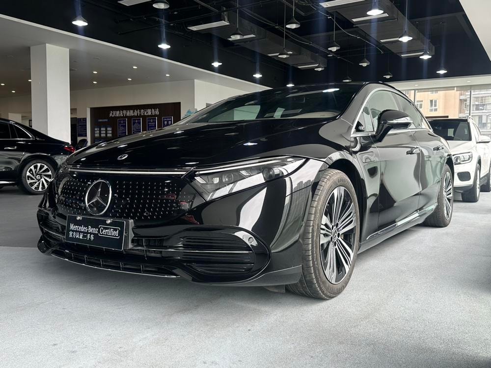 Mercedes-Benz EQS 2023 — фото автомобиля