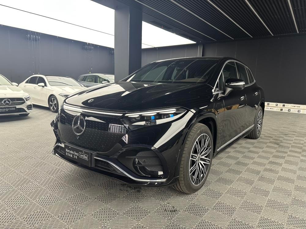 Mercedes-Benz EQS SUV 2023 — фото автомобиля