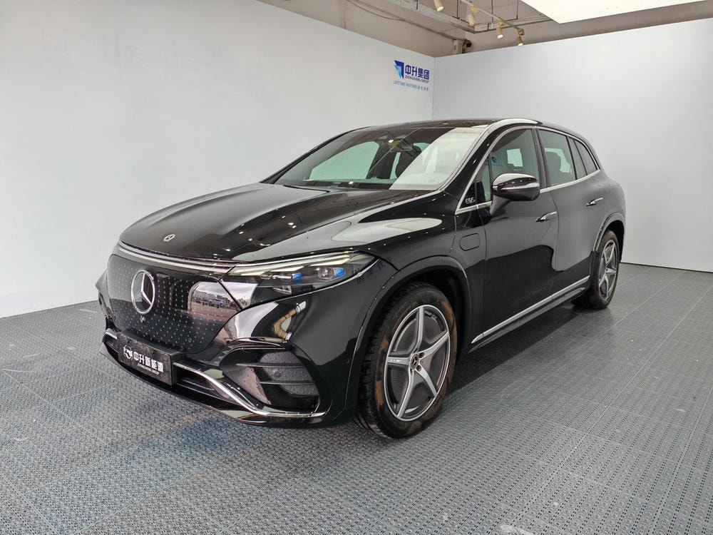 Mercedes-Benz EQS SUV 2023 — фото автомобиля