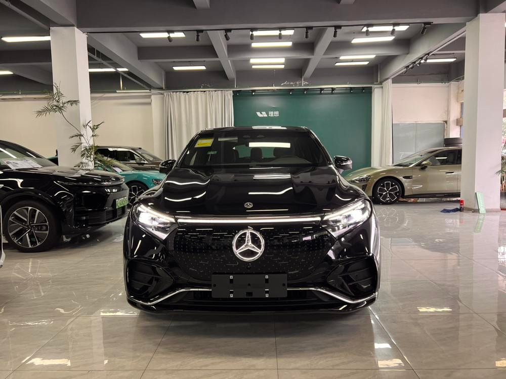 Mercedes-Benz EQS SUV 2025 — фото автомобиля