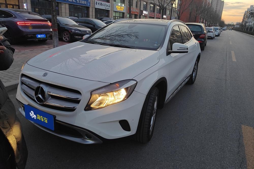 Mercedes-Benz GLA 2016 — фото автомобиля