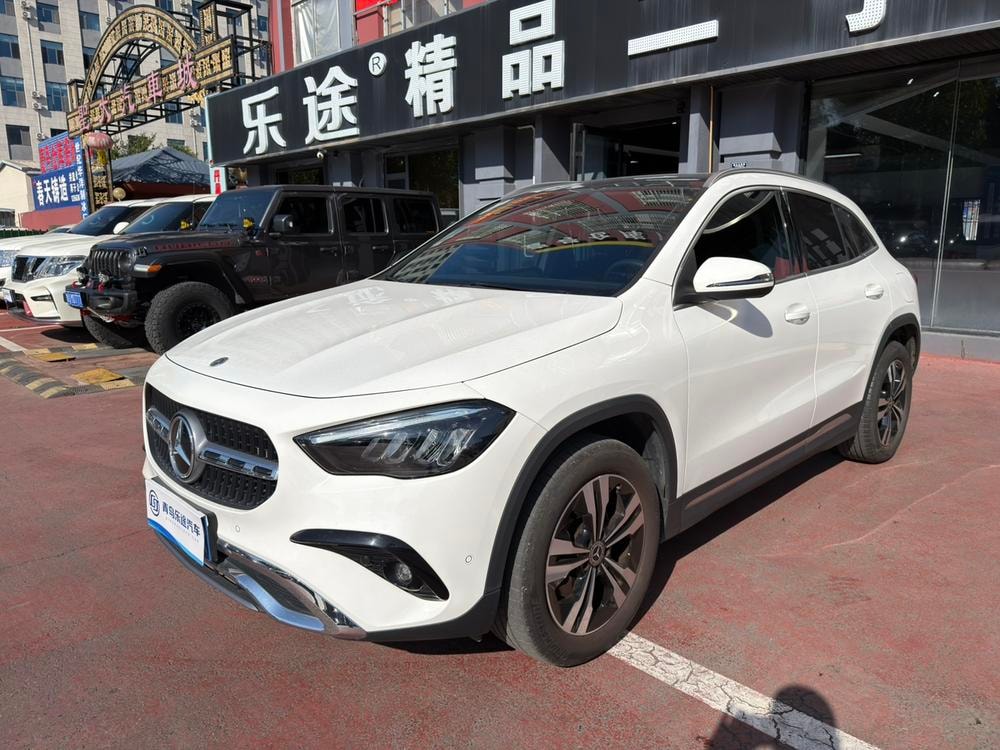 Mercedes-Benz GLA 2024 — фото автомобиля