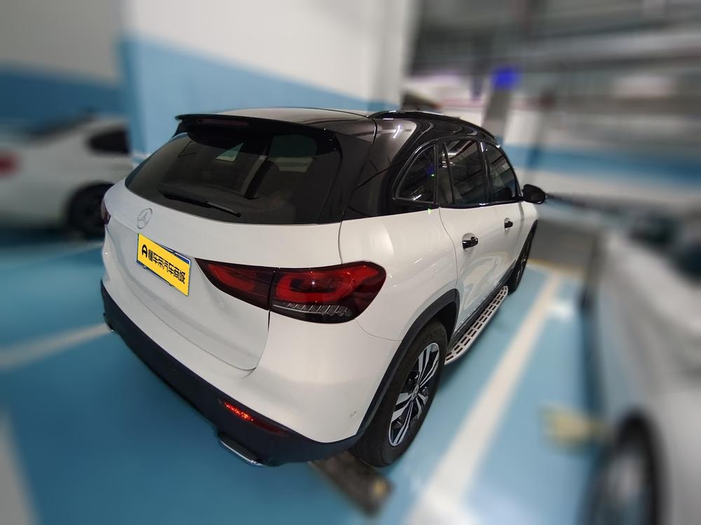 Mercedes-Benz GLA 2023 — фото автомобиля