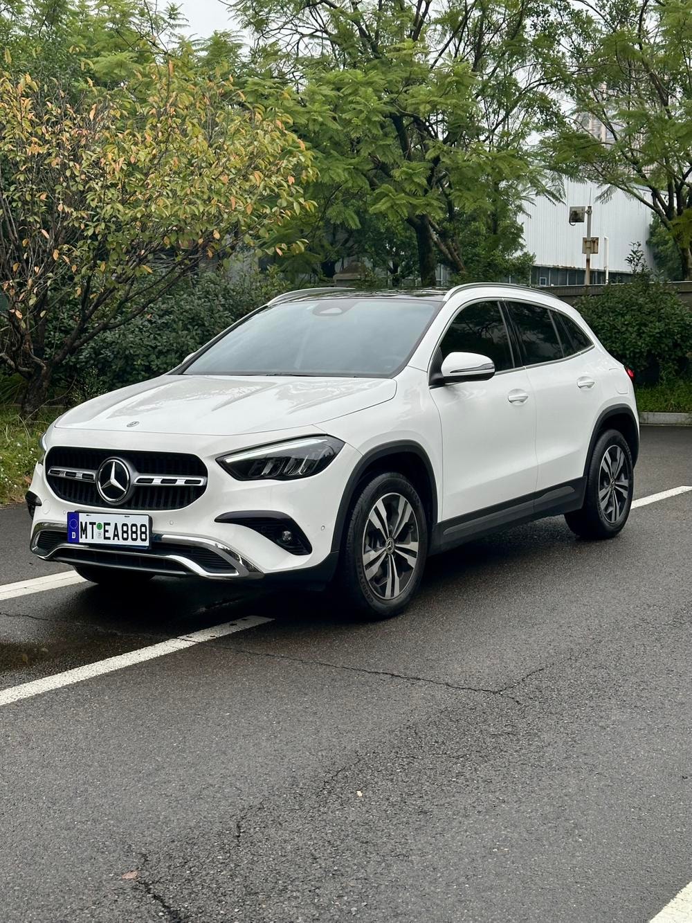 Mercedes-Benz GLA 2024 — фото автомобиля